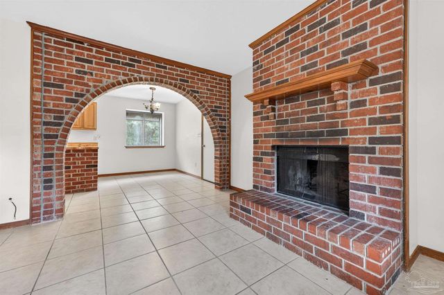 2878 Godwin Ln, Pensacola, FL 32526