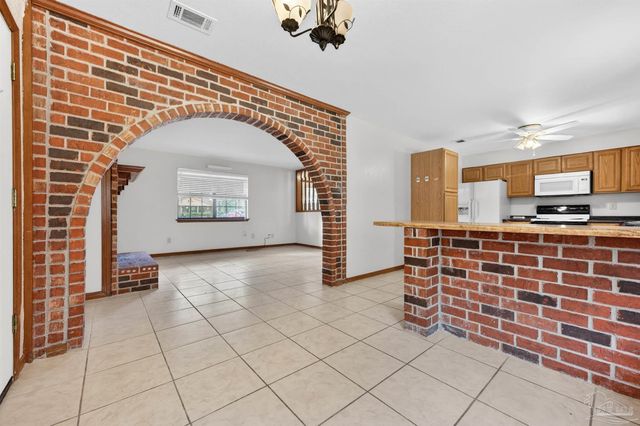 2878 Godwin Ln, Pensacola, FL 32526