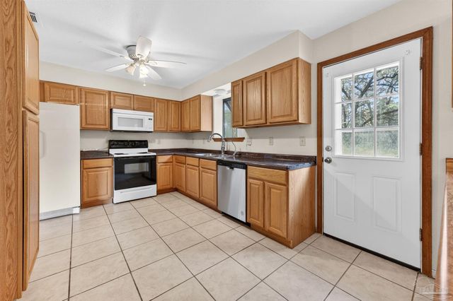 2878 Godwin Ln, Pensacola, FL 32526