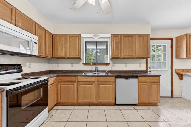 2878 Godwin Ln, Pensacola, FL 32526