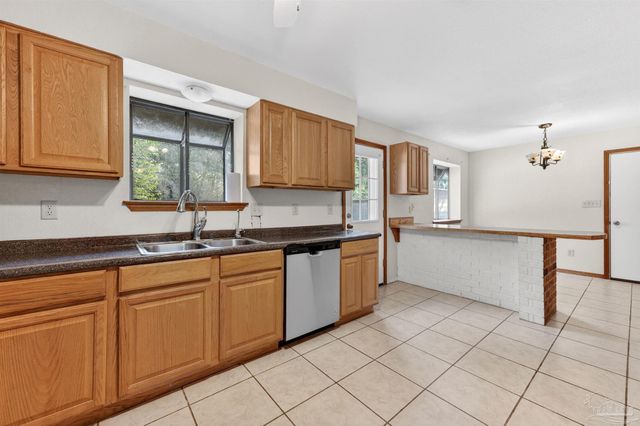 2878 Godwin Ln, Pensacola, FL 32526