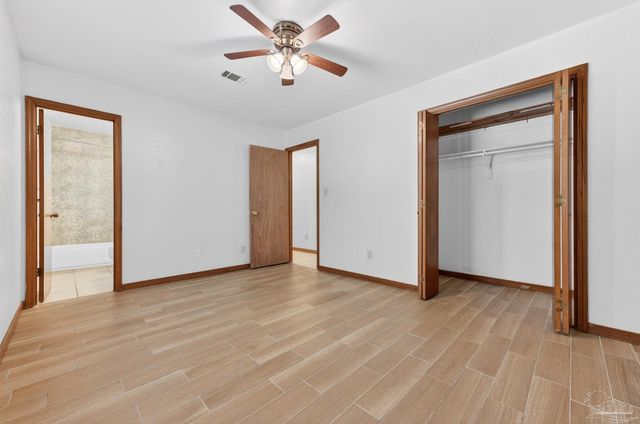 2878 Godwin Ln, Pensacola, FL 32526