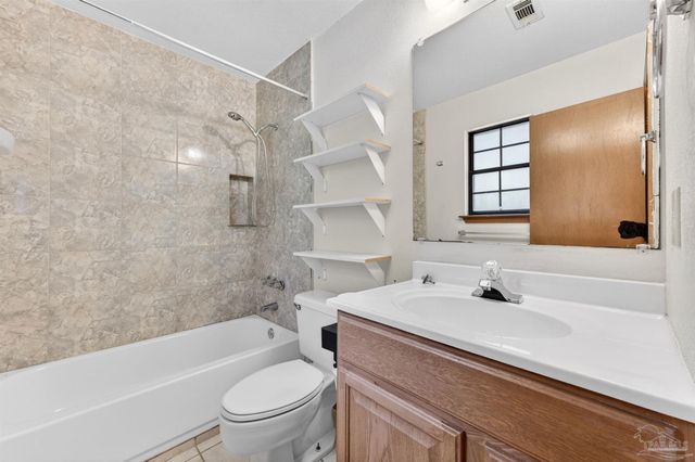 2878 Godwin Ln, Pensacola, FL 32526