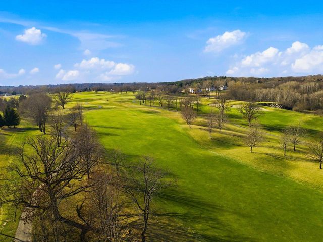 111 Legend WAY, Wales, WI 53183