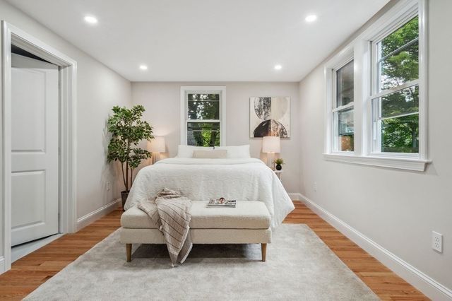 9-13 Sutherland Rd 1, Arlington, MA 02476
