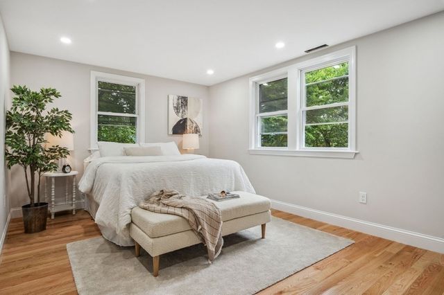 9-13 Sutherland Rd 1, Arlington, MA 02476
