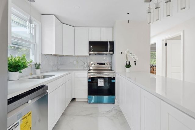 9-13 Sutherland Rd 1, Arlington, MA 02476