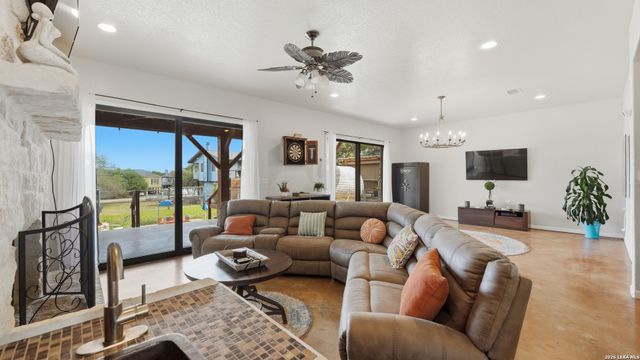 628 Country, Canyon Lake, TX 78133