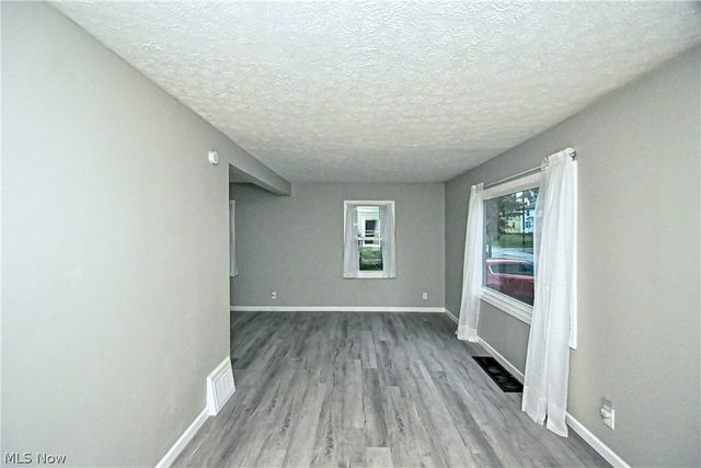 542 Montgomery Street, Akron, OH 44305