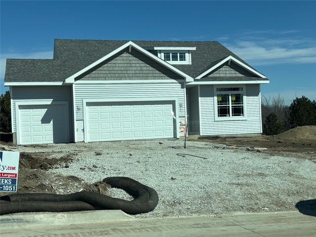 309 Maple Point, Winterset, IA 50273