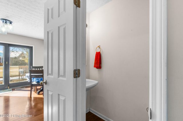 3102 Binnacle Pl, Louisville, KY 40220