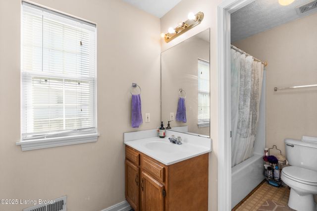 3102 Binnacle Pl, Louisville, KY 40220