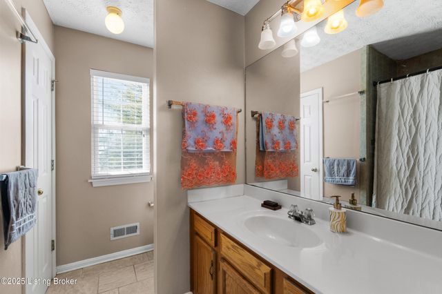 3102 Binnacle Pl, Louisville, KY 40220