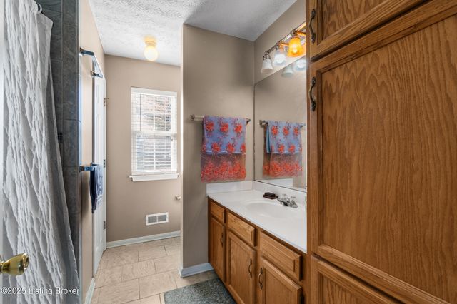 3102 Binnacle Pl, Louisville, KY 40220