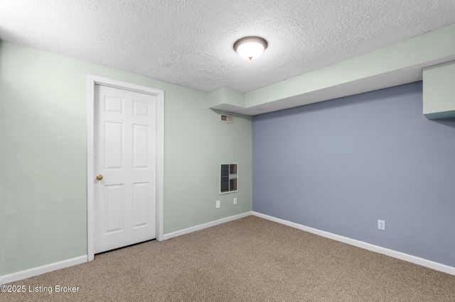 3102 Binnacle Pl, Louisville, KY 40220