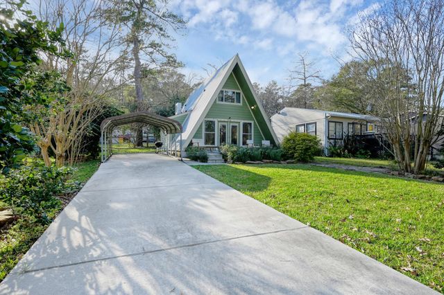 1500 W Pine Lake Circle, Conroe, TX 77316