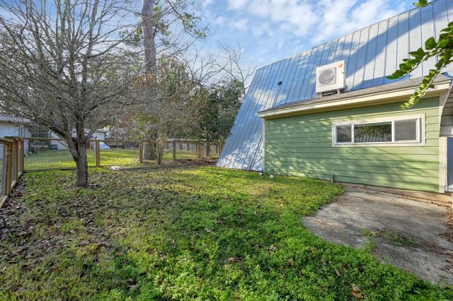 1500 W Pine Lake Circle, Conroe, TX 77316