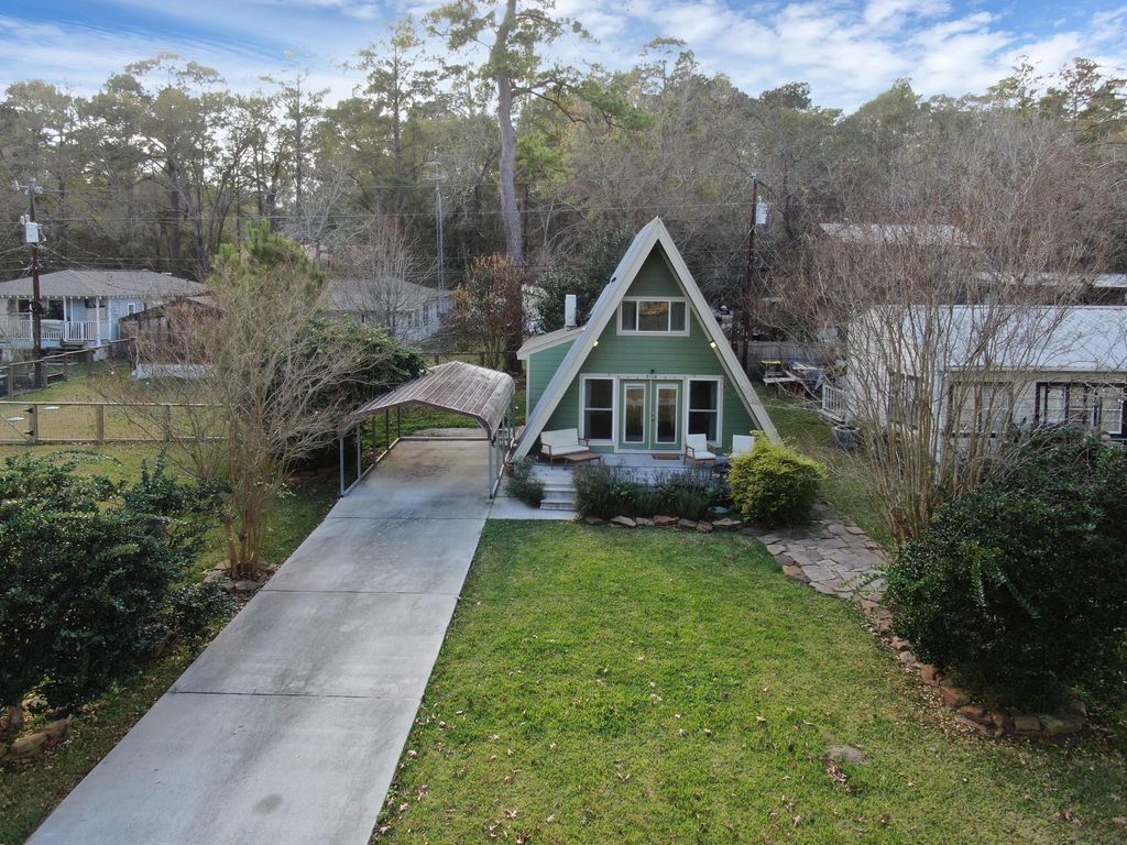 1500 W Pine Lake Circle, Conroe, TX 77316