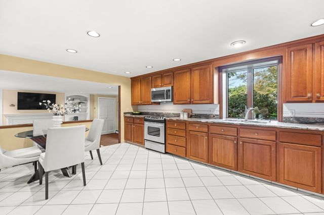1 Overlook Way, Winchester, MA 01890
