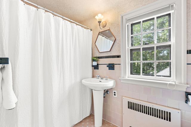 1 Overlook Way, Winchester, MA 01890