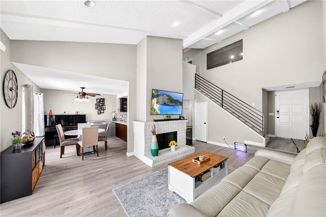 949 Creekside Drive, Fullerton, CA 92833