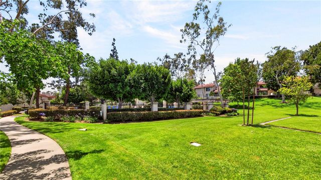 949 Creekside Drive, Fullerton, CA 92833