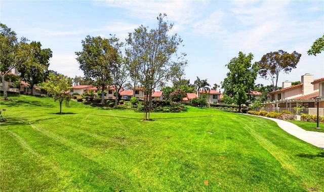949 Creekside Drive, Fullerton, CA 92833