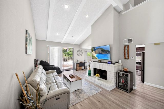 949 Creekside Drive, Fullerton, CA 92833