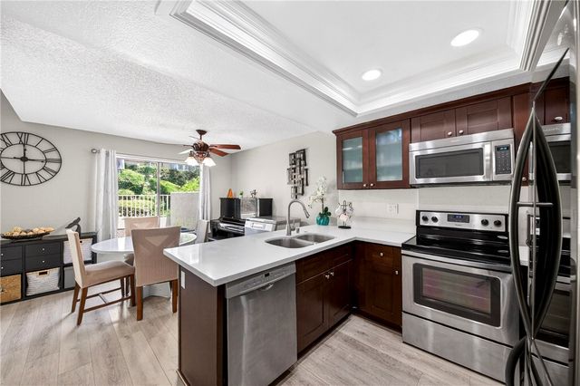 949 Creekside Drive, Fullerton, CA 92833