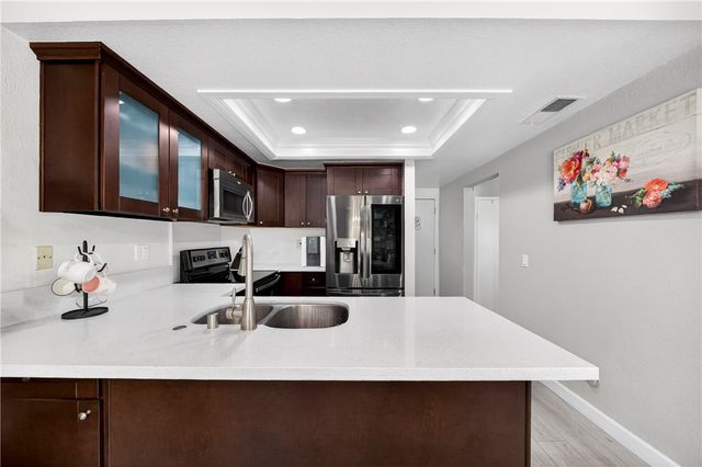 949 Creekside Drive, Fullerton, CA 92833