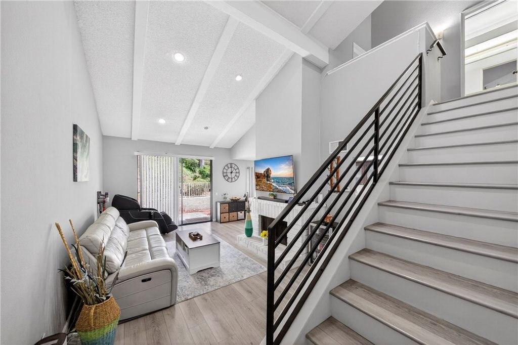 949 Creekside Drive, Fullerton, CA 92833