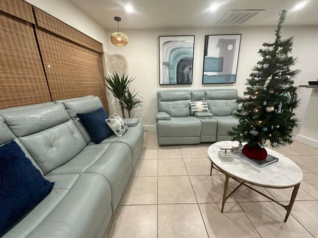 2510 NE 9th Avenue, Pompano Beach, FL 33064