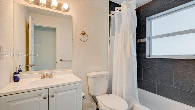 2510 NE 9th Avenue, Pompano Beach, FL 33064
