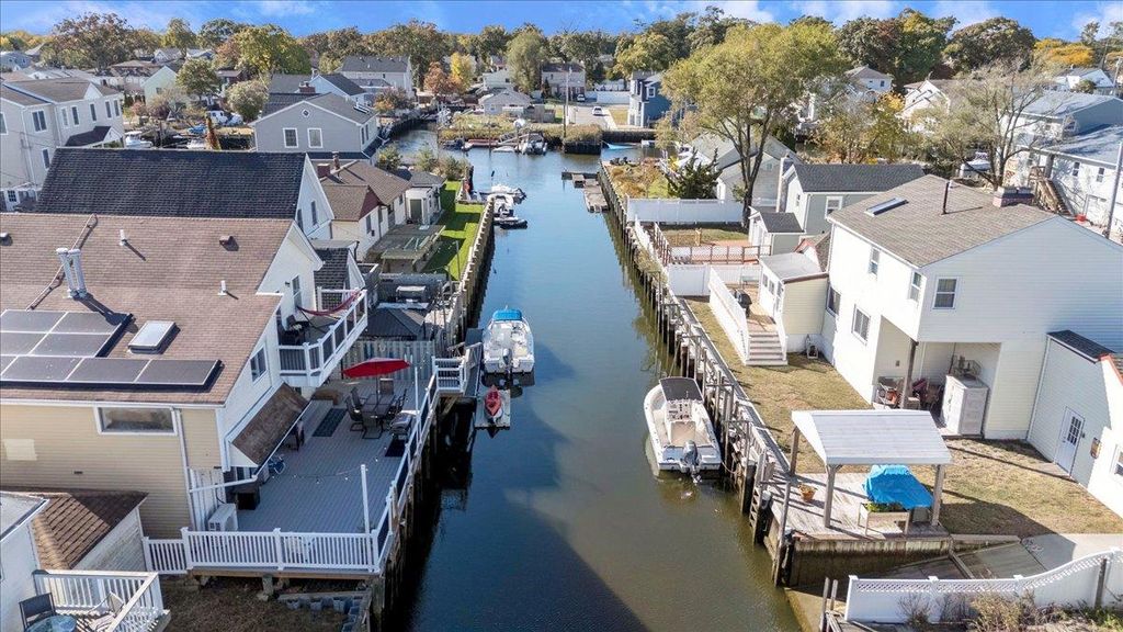 31 Arthur Street, Baldwin, NY 11510