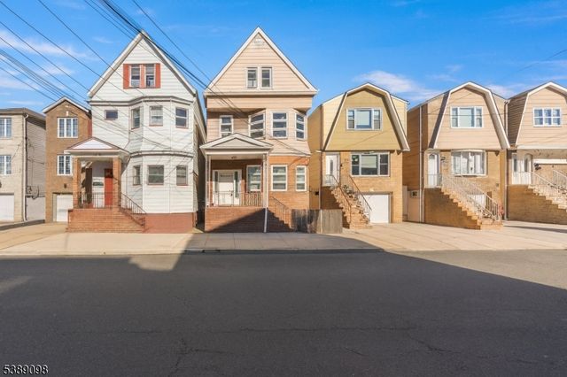 36 6Th St, Harrison Town, NJ 07029