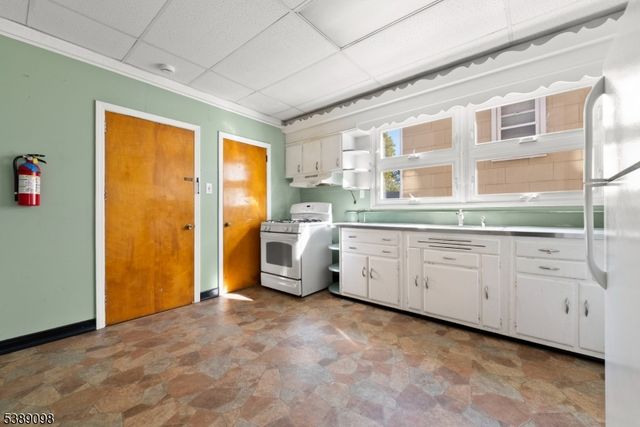 36 6Th St, Harrison Town, NJ 07029