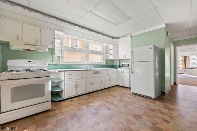 36 6Th St, Harrison Town, NJ 07029