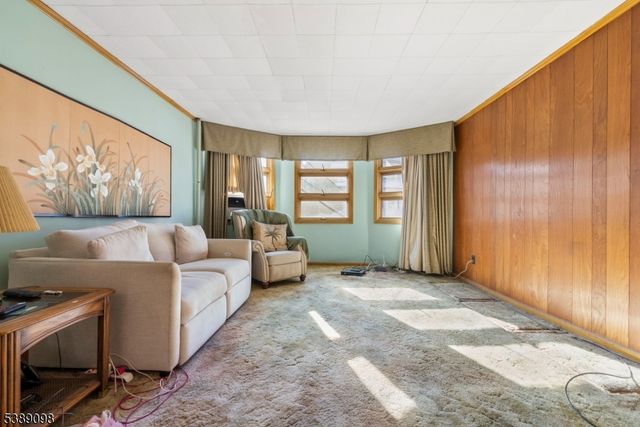 36 6Th St, Harrison Town, NJ 07029