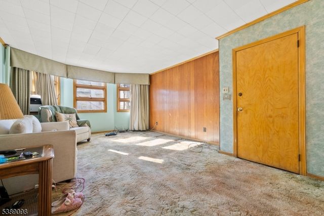 36 6Th St, Harrison Town, NJ 07029