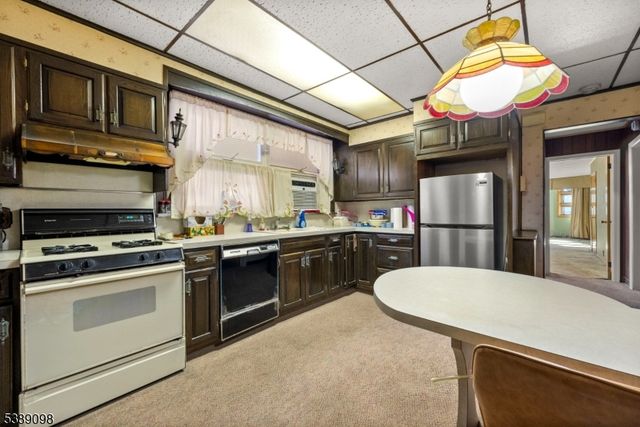 36 6Th St, Harrison Town, NJ 07029