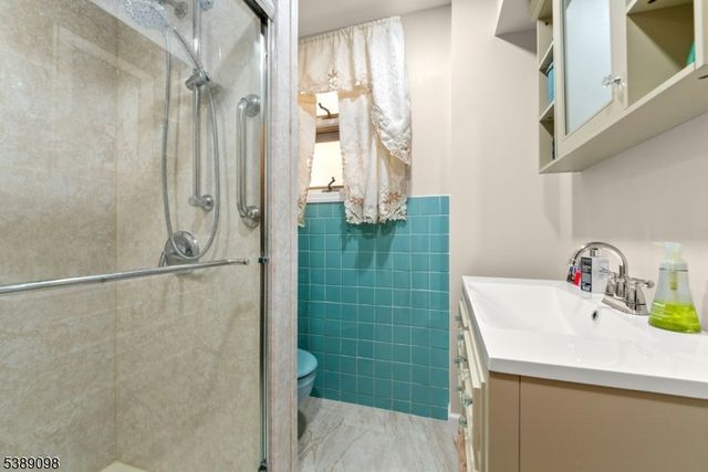36 6Th St, Harrison Town, NJ 07029