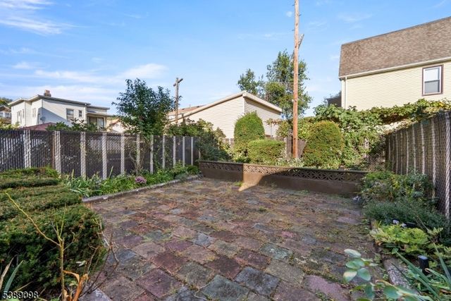 36 6Th St, Harrison Town, NJ 07029