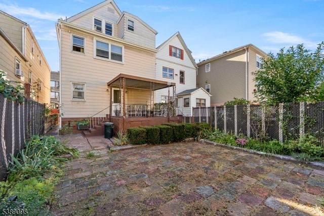 36 6Th St, Harrison Town, NJ 07029