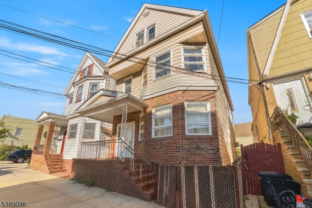 36 6Th St, Harrison Town, NJ 07029
