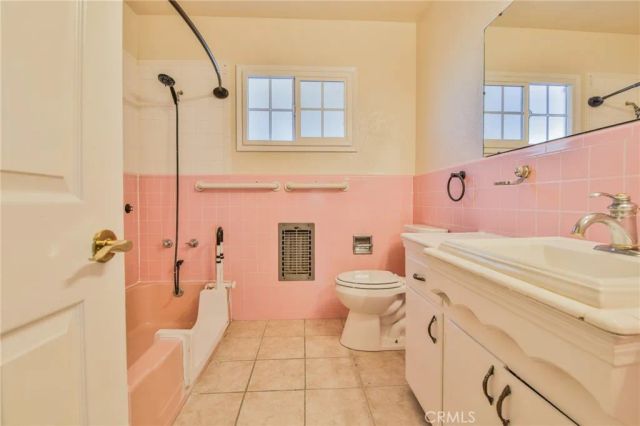 100 Cerritos 7, Long Beach, CA 90802