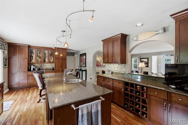17 Stacy Drive, St Louis, MO 63132