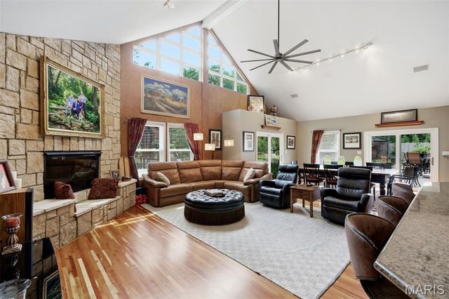 17 Stacy Drive, St Louis, MO 63132