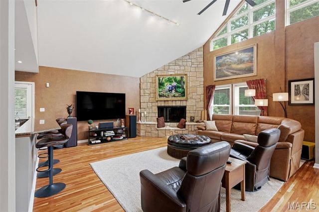 17 Stacy Drive, St Louis, MO 63132