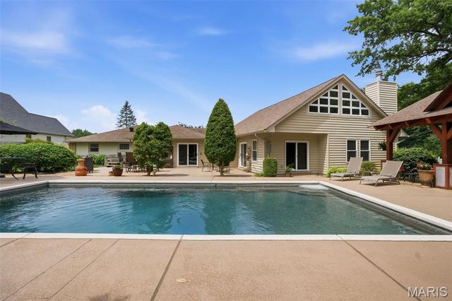 17 Stacy Drive, St Louis, MO 63132
