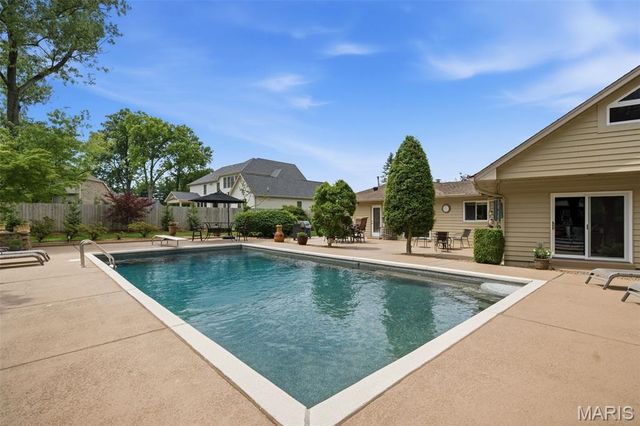 17 Stacy Drive, St Louis, MO 63132
